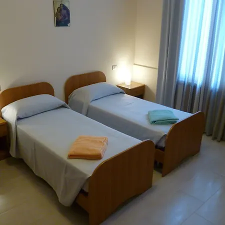 Domus Nazarena Hotel *